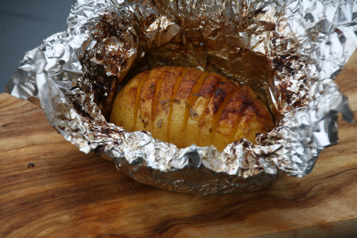 Op de BBQ gepofte aardappel