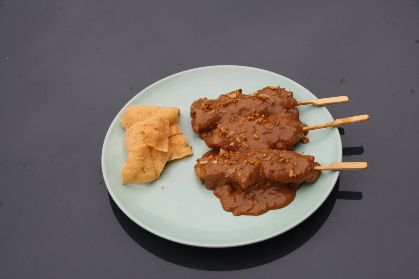 Kip sate in Indische pindasaus [3 stokjes]